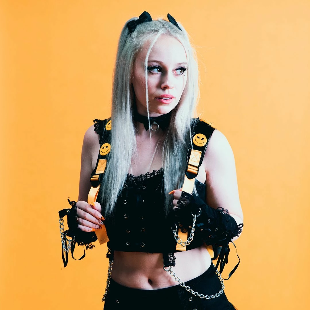 Y R U SMILEY BAQPAQ - BLACK YELLOW Sneakers 4 Y R U SMILEY BAQPAQ - BLACK YELLOW Sneakers